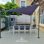 The Center Terrace & Parking 4 Guests *