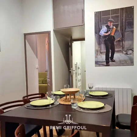 דירה The Center Terrace & Parking 4 Guests *