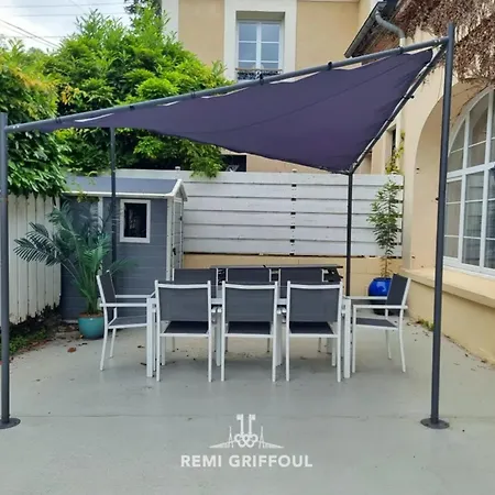 The Center Terrace & Parking 4 Guests *