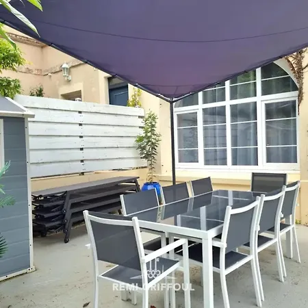 The Center Terrace & Parking 4 Guests * הונפלר