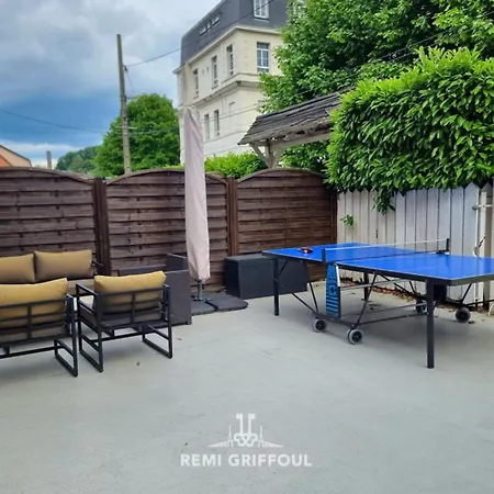 The Center Terrace & Parking 4 Guests