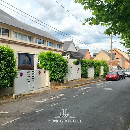 דירה The Center Terrace & Parking 4 Guests *