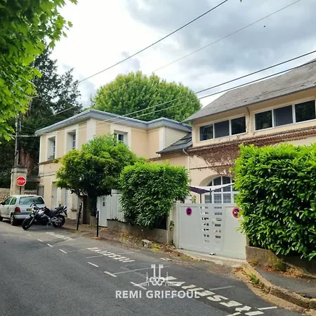 The Center Terrace & Parking 4 Guests شقة