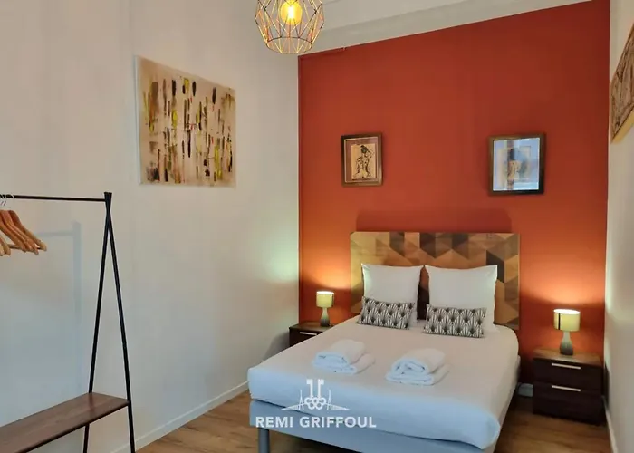 The Center Terrace & Parking 4 Guests Apartment