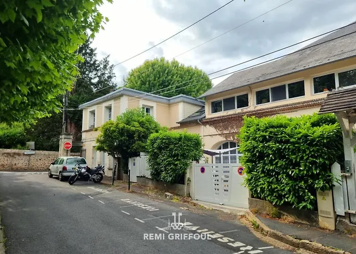 The Center Terrace & Parking 4 Guests Apartment